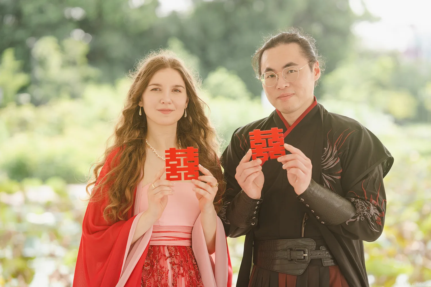 Pre-wedding hanfu photoshoot at Chinese Garden, Singapore.
