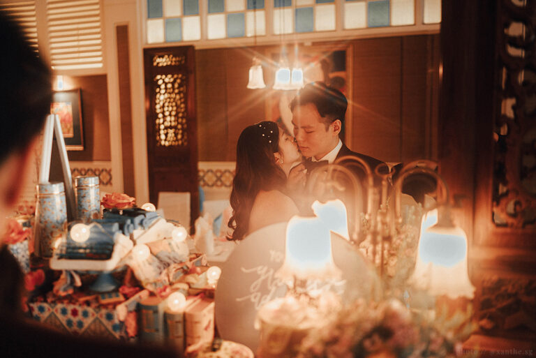 Vintage Peranakan wedding at The Blue Ginger. Actual day wedding photography by xanthe.sg.