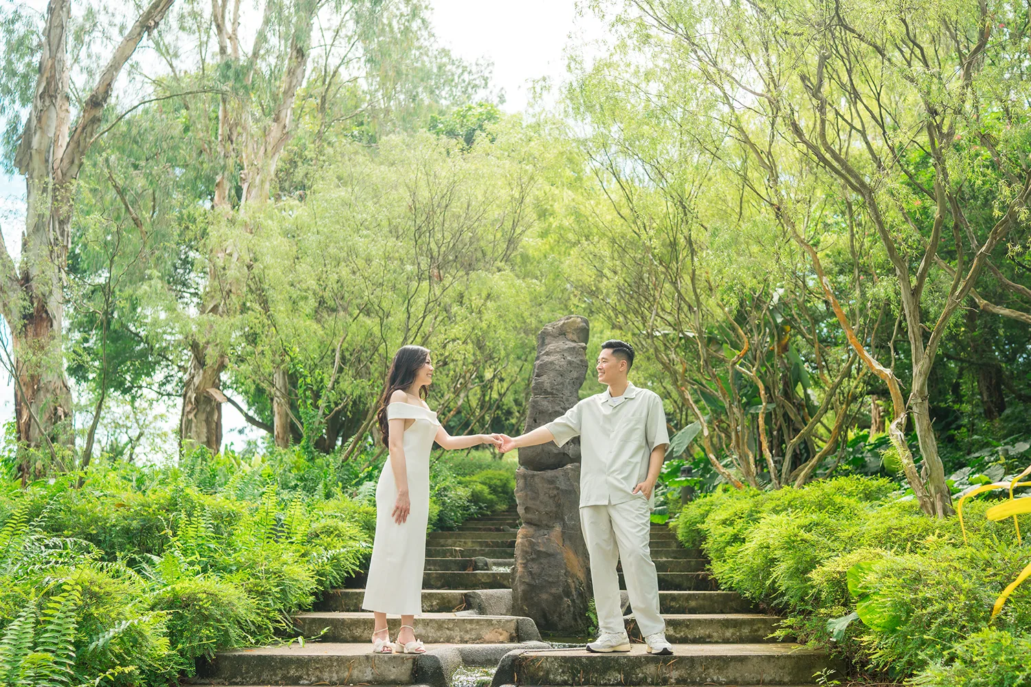 Couple vacation photoshoot at Gardens by the Bay, Singapore.