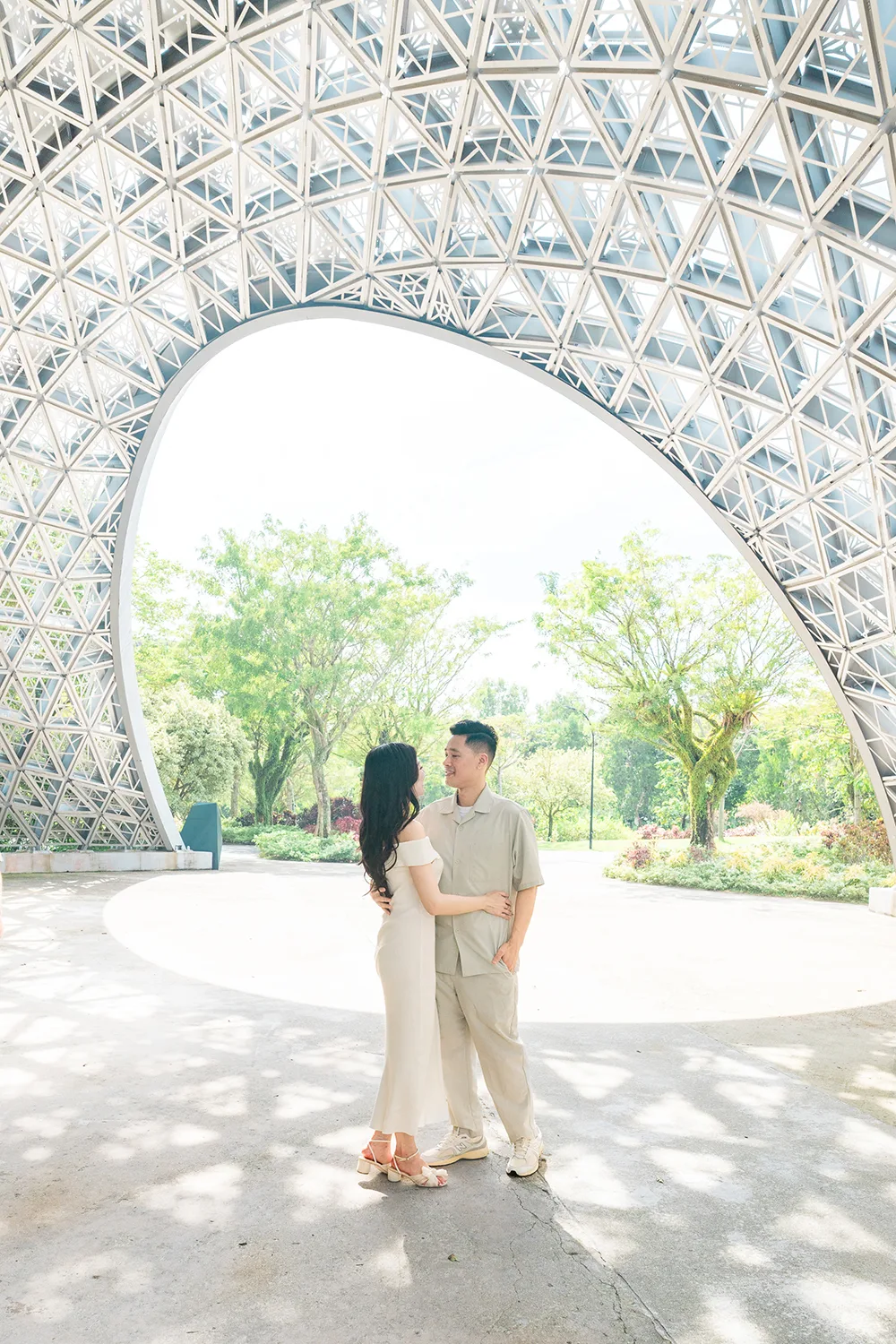 Couple vacation photoshoot at Gardens by the Bay, Singapore.