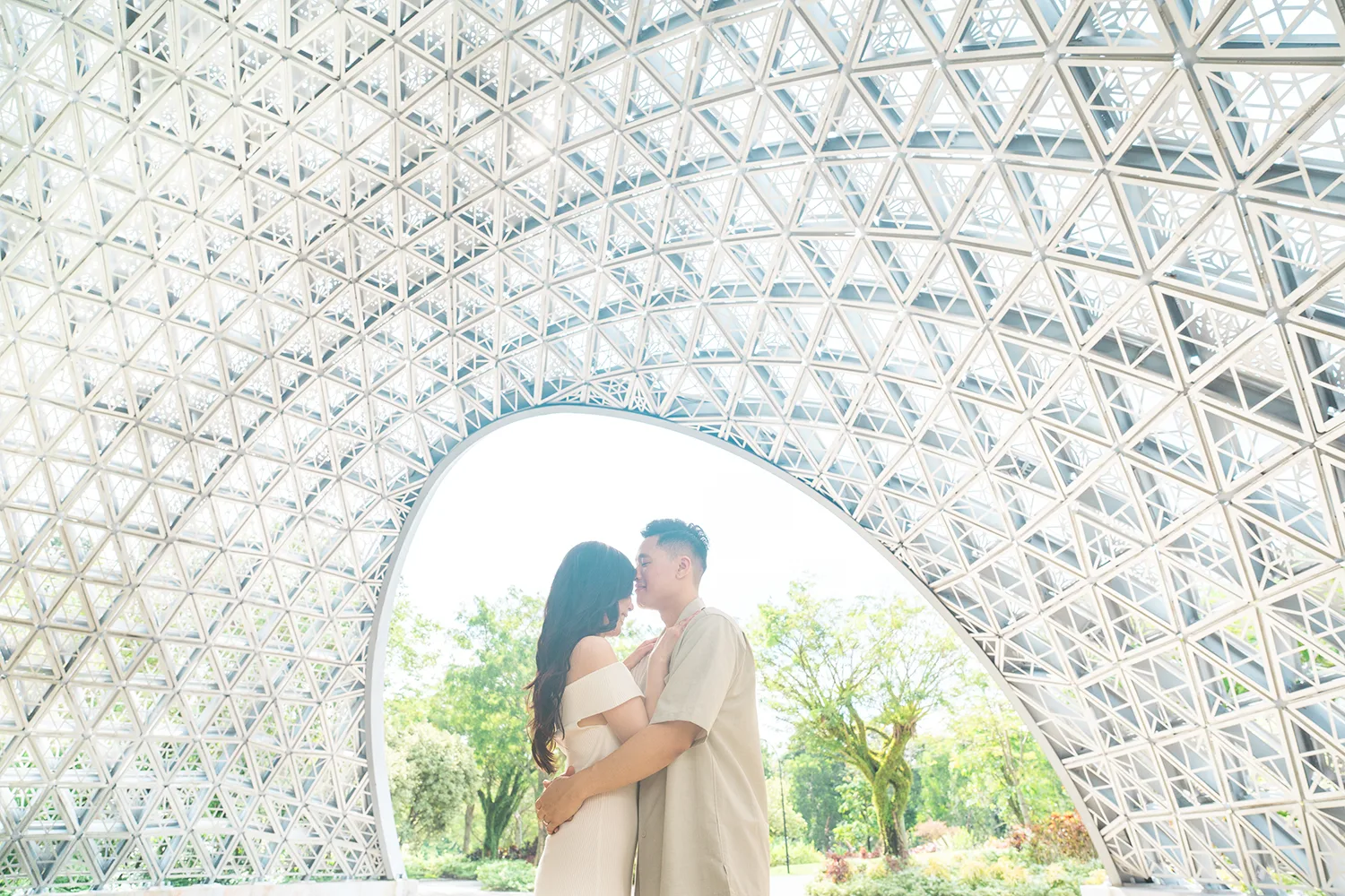 Couple vacation photoshoot at Gardens by the Bay, Singapore.