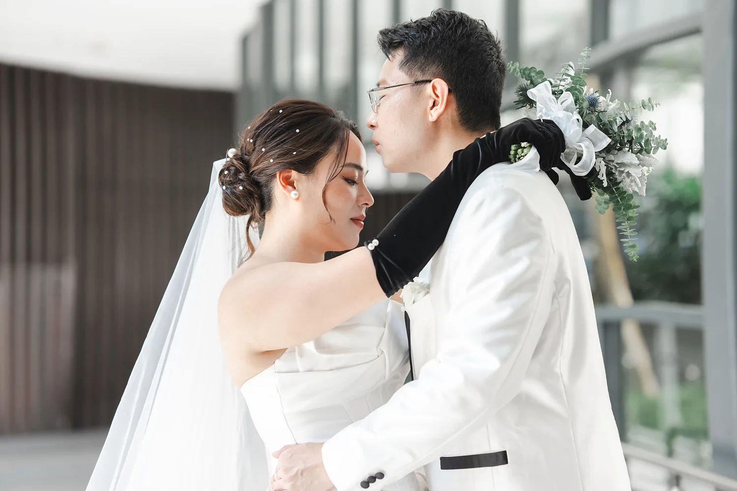 Actual day wedding at Parkroyal on Beach Road, Singapore.