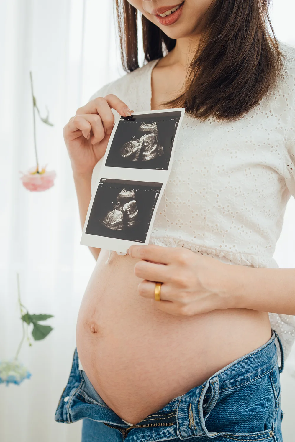 Pet friendly studio maternity photoshoot in Singapore.