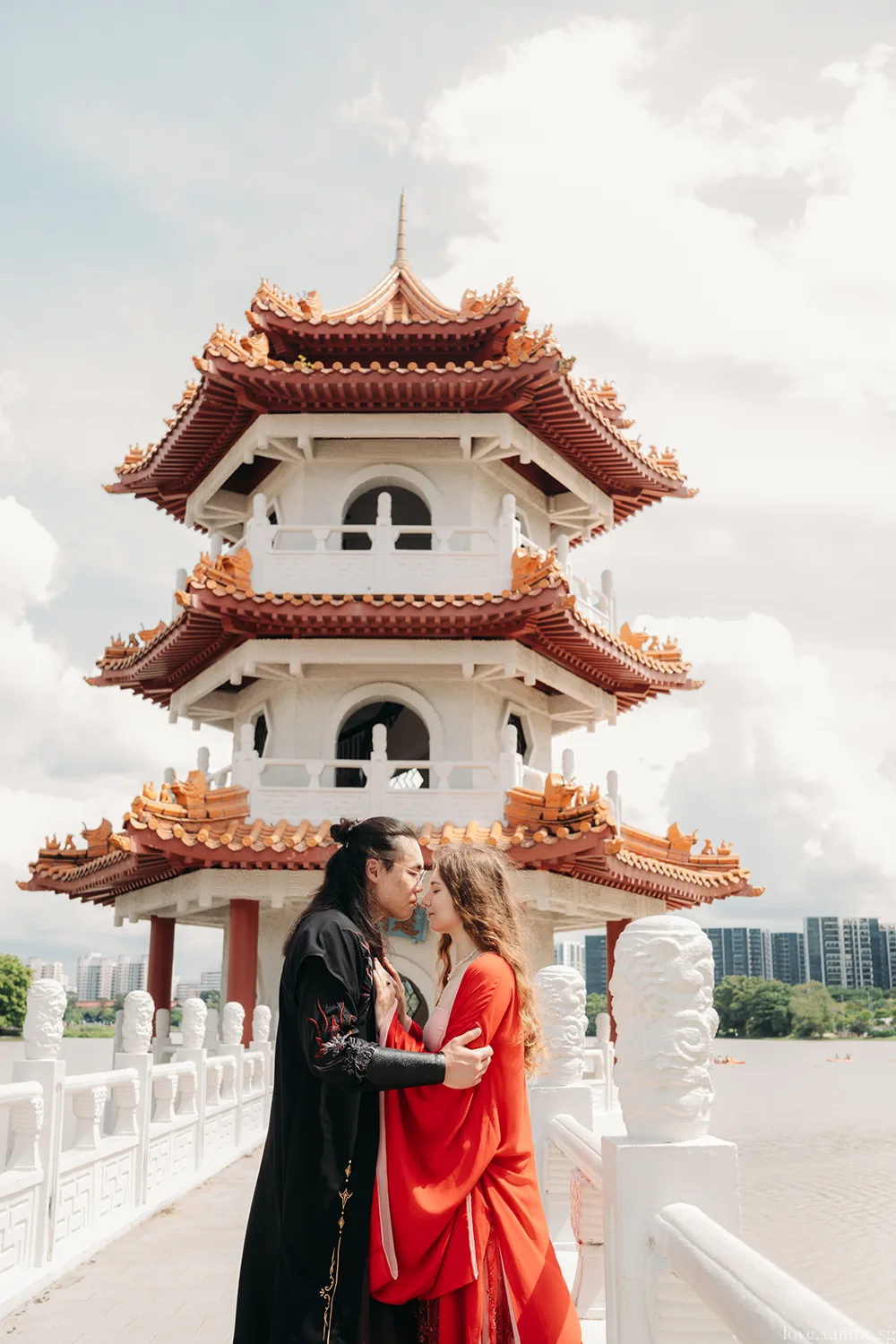Pre-wedding hanfu photoshoot at Chinese Garden, Singapore.