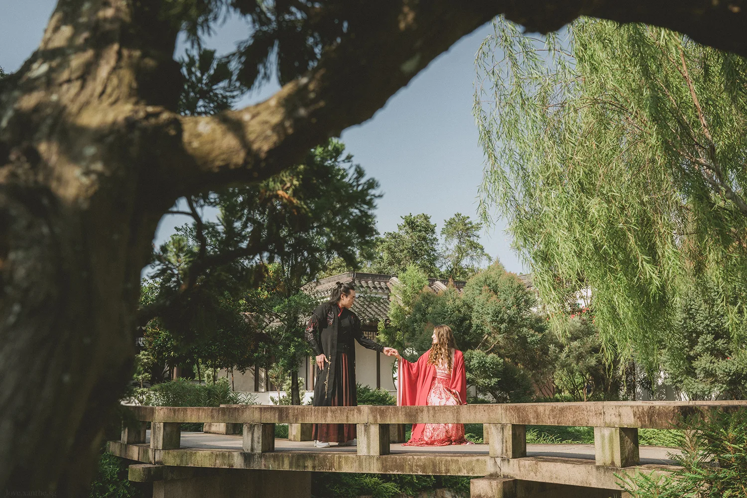 Pre-wedding hanfu photoshoot at Chinese Garden, Singapore.