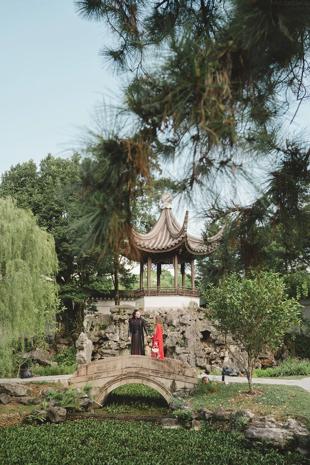 Pre-wedding hanfu photoshoot at Chinese Garden, Singapore.