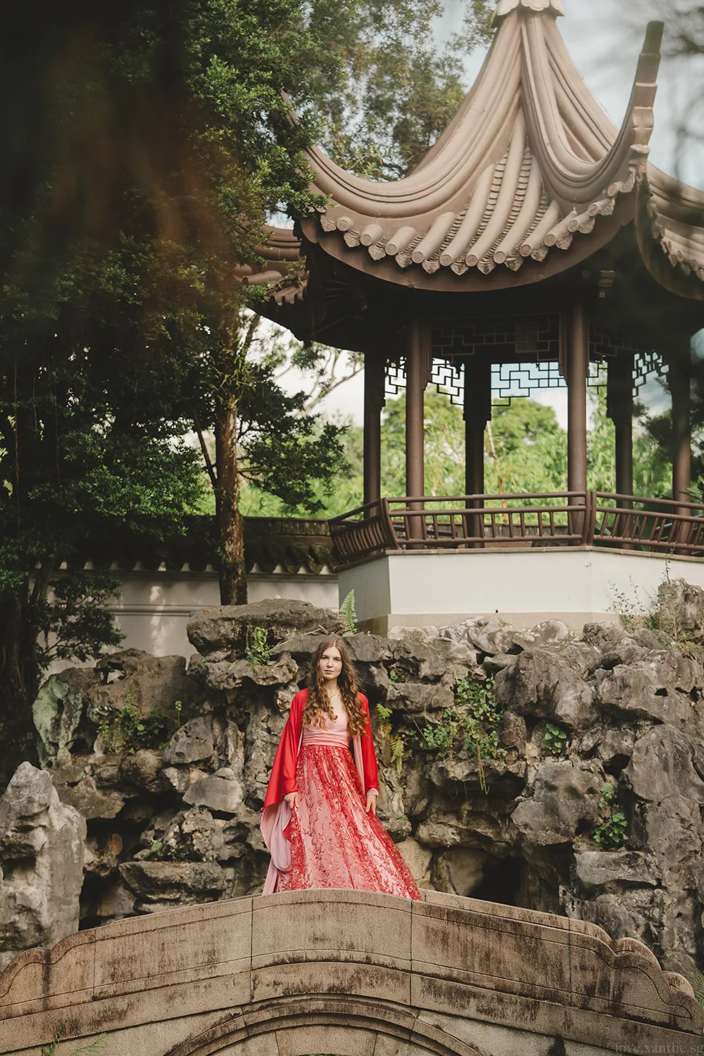 Pre-wedding hanfu photoshoot at Chinese Garden, Singapore.