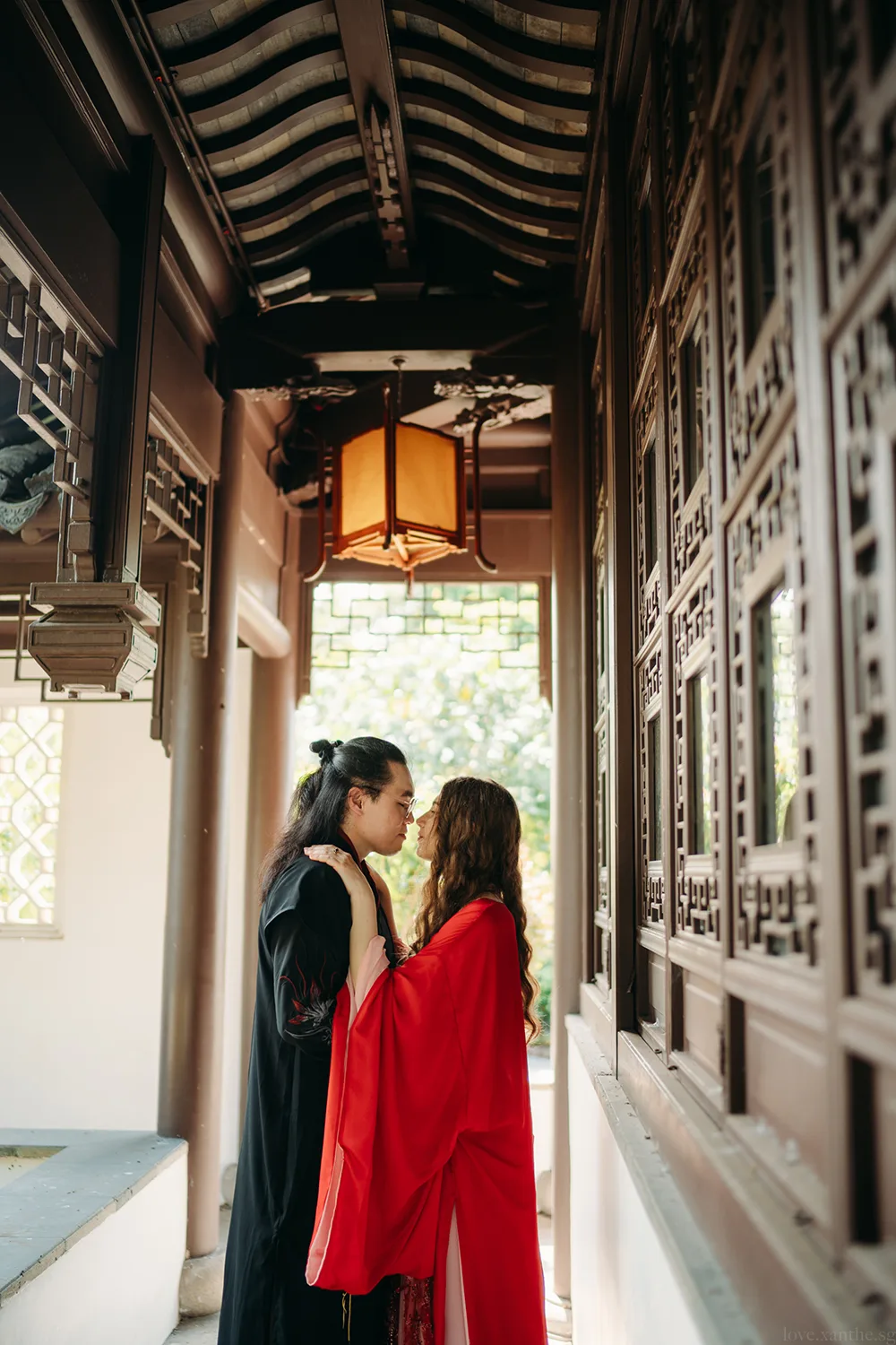 Pre-wedding hanfu photoshoot at Chinese Garden, Singapore.