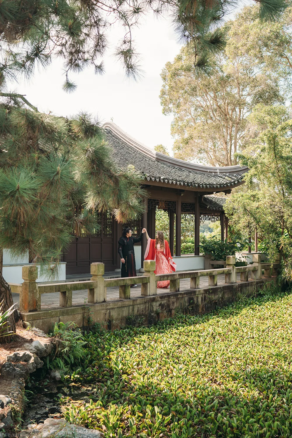 Pre-wedding hanfu photoshoot at Chinese Garden, Singapore.