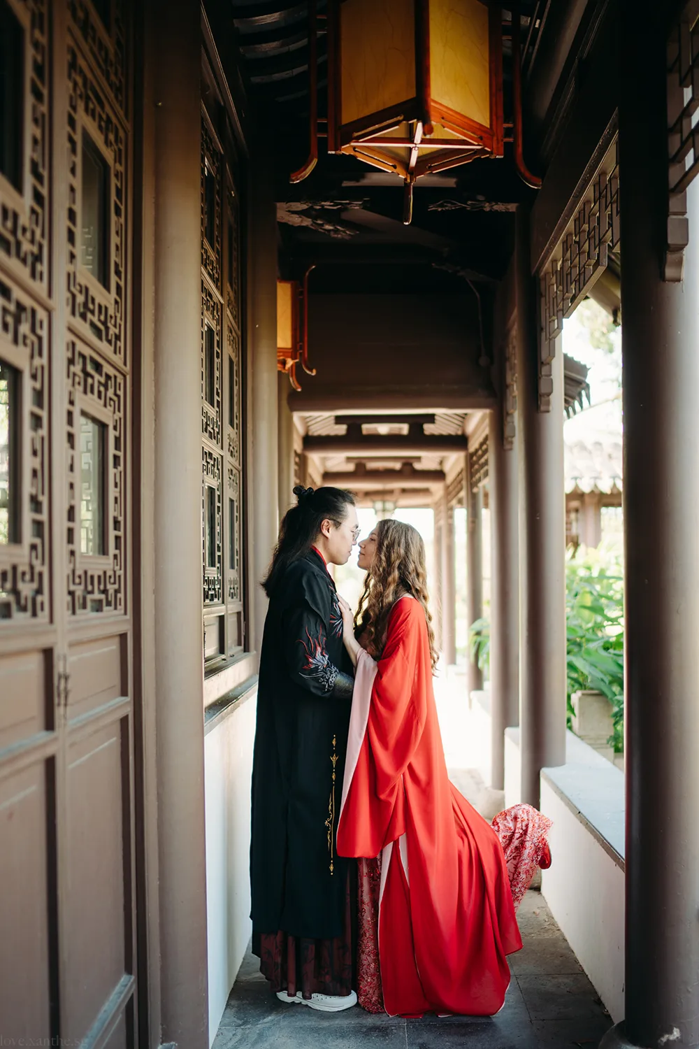 Pre-wedding hanfu photoshoot at Chinese Garden, Singapore.