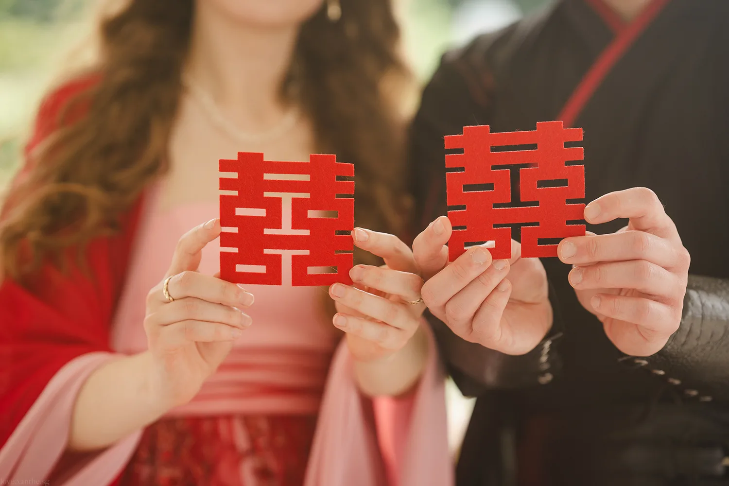 Pre-wedding hanfu photoshoot at Chinese Garden, Singapore.