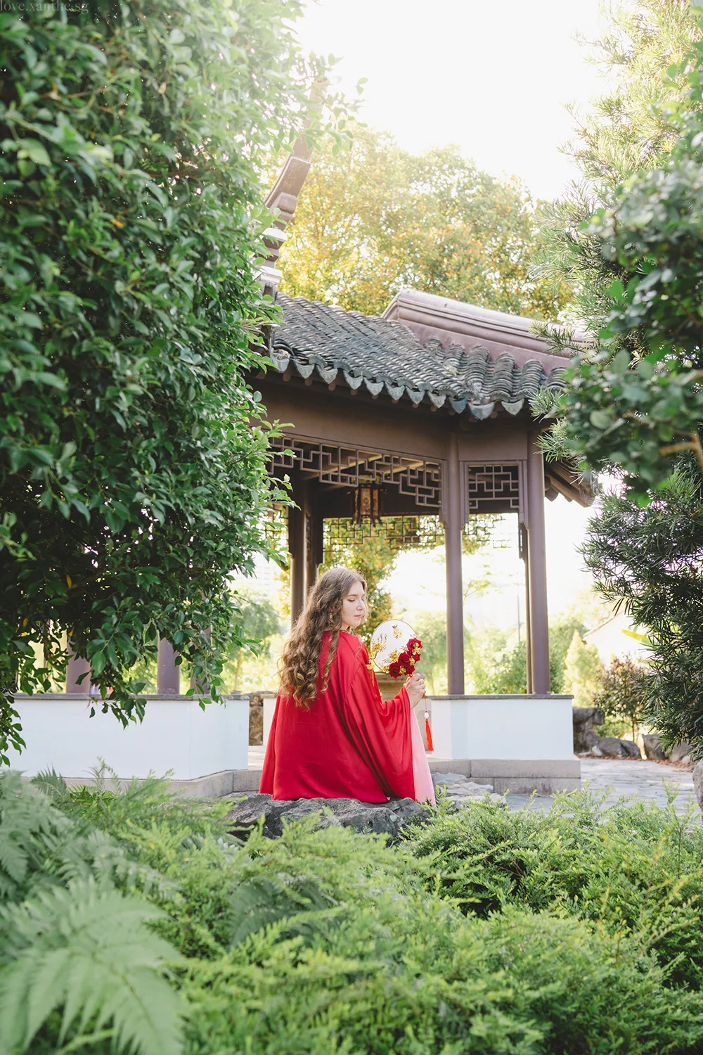Pre-wedding hanfu photoshoot at Chinese Garden, Singapore.
