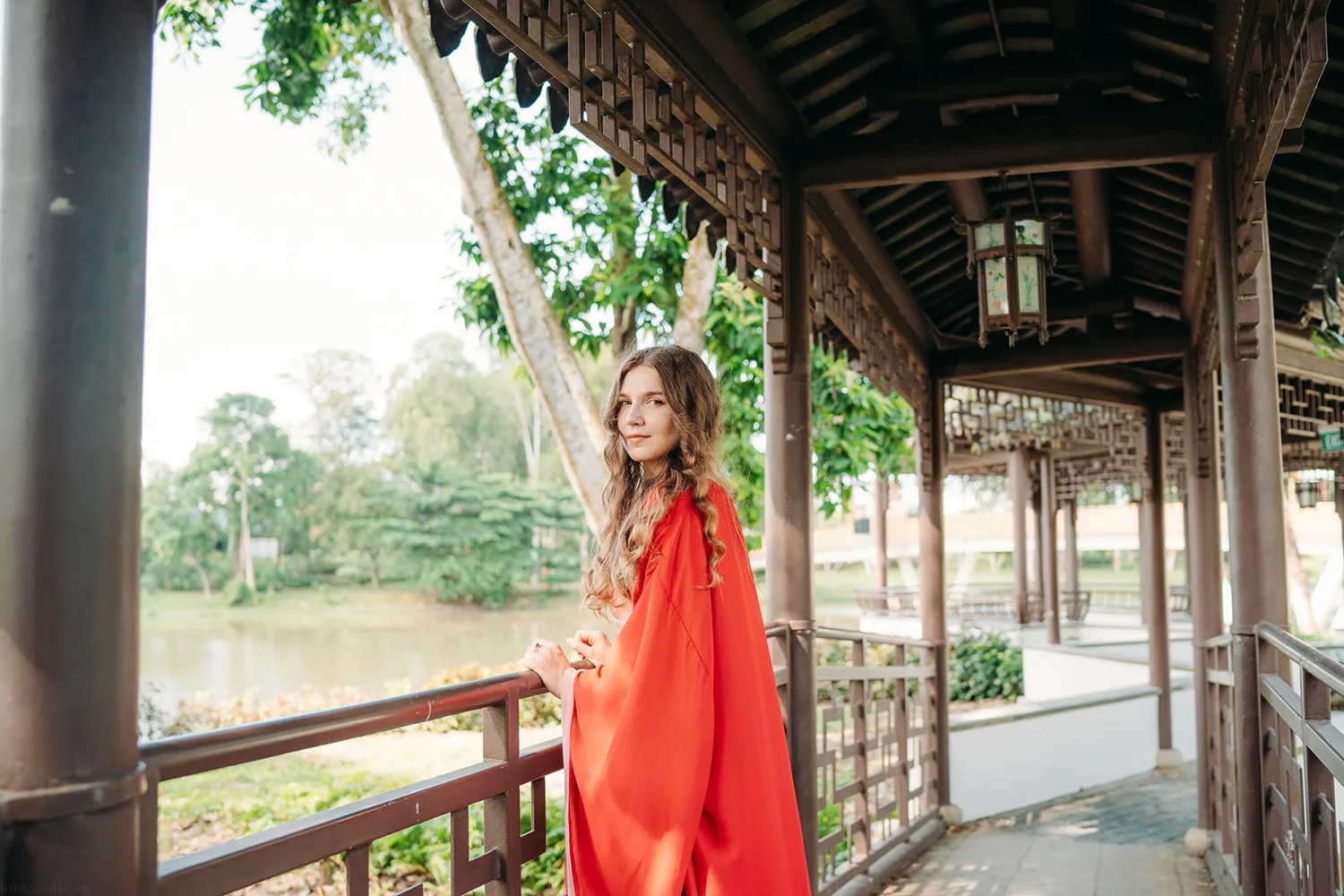 Pre-wedding hanfu photoshoot at Chinese Garden, Singapore.