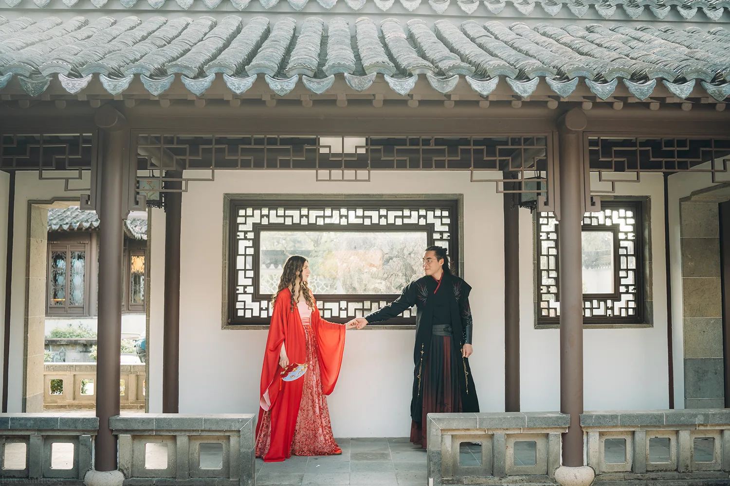 Pre-wedding hanfu photoshoot at Chinese Garden, Singapore.