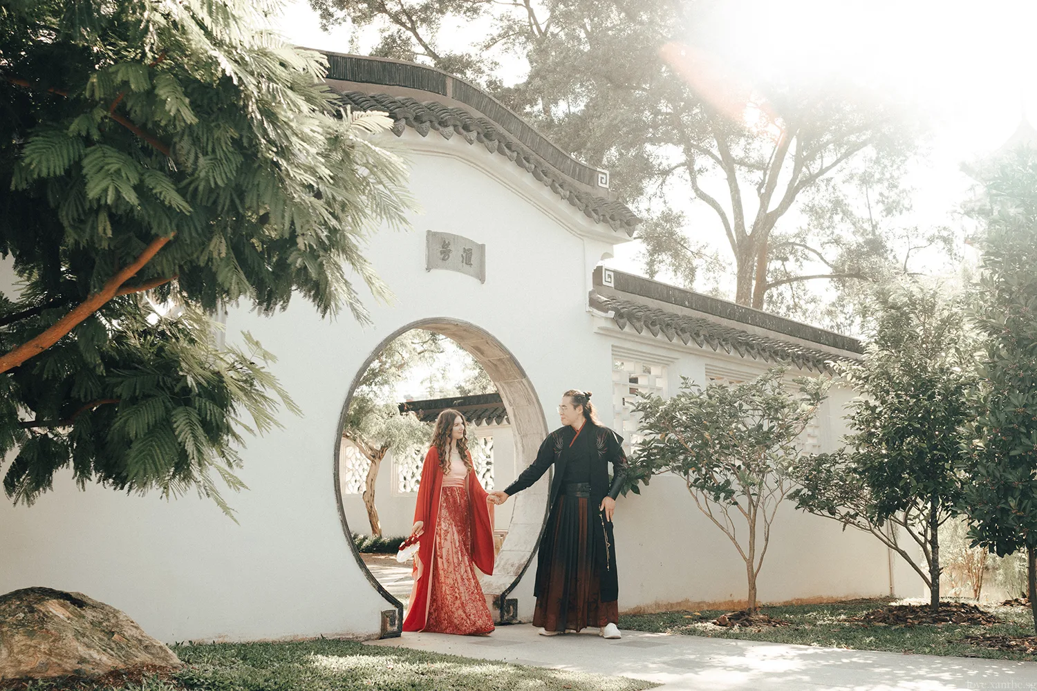 Pre-wedding hanfu photoshoot at Chinese Garden, Singapore.